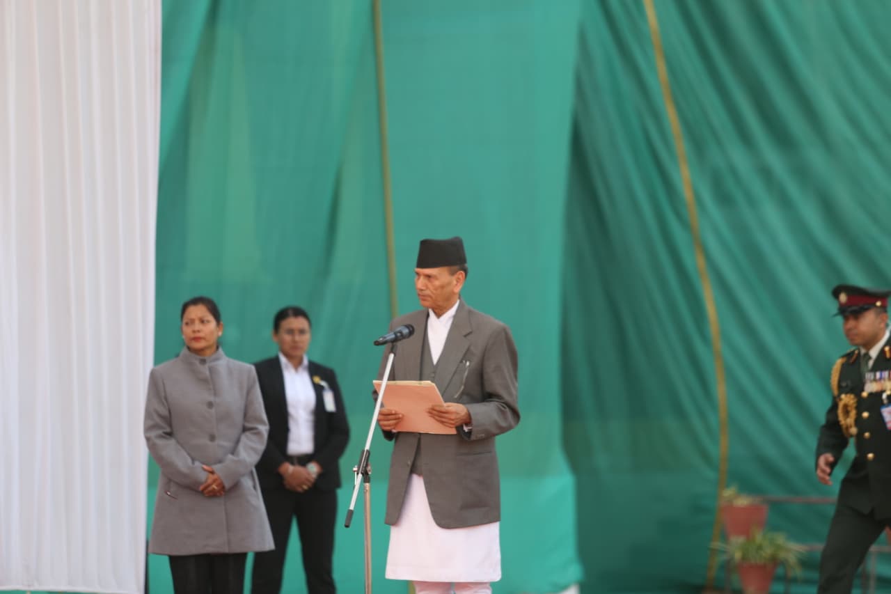 परराष्ट्रमन्त्री शर्माले लिए शपथ