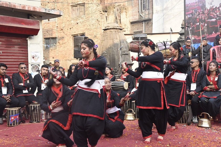 जय बागेश्वरीमा परम्परागत सामूहिक वादन तथा नृत्य ग्वलः अर्केष्ट्र
