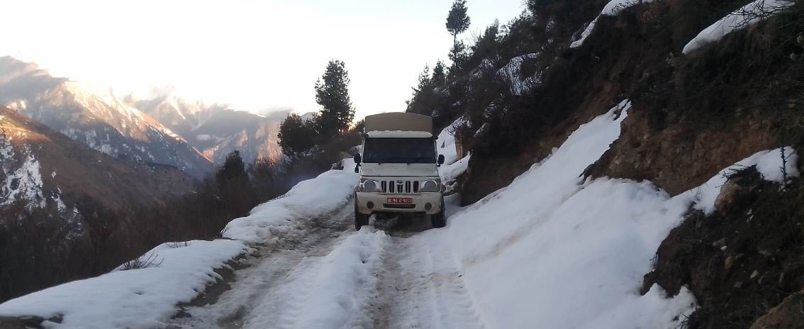 हिल्सामा दुईदेखि तीन फिट हिउँ : सीमा सुरक्षा गर्न हिउँमा गस्ती