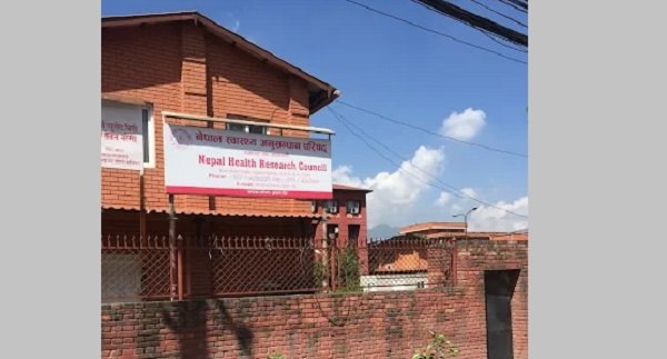   भवन ध्वस्त भएपछि स्वास्थ्य मन्त्रालयले स्वास्थ्य अनुसन्धान परिषदबाट काम सञ्चालन गर्ने