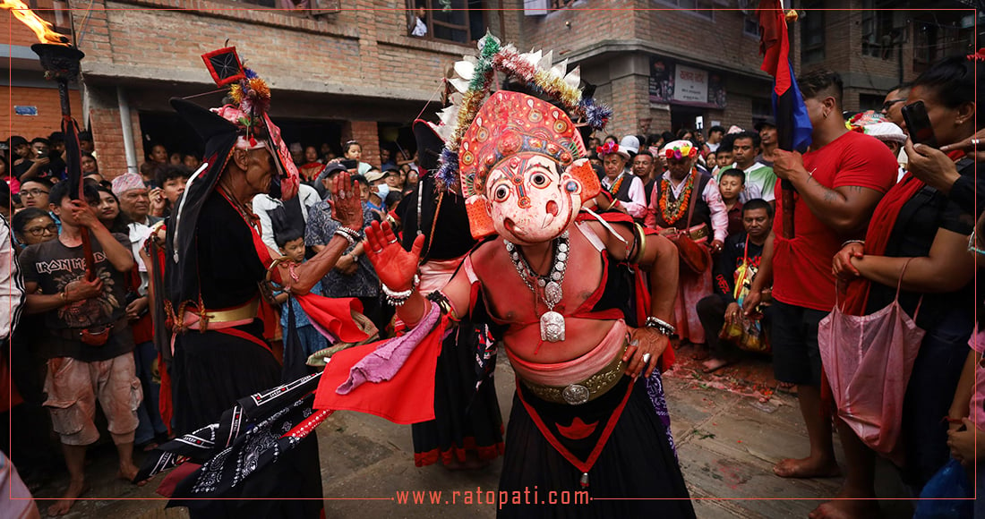 बोडेमा नीलबाराही नाच, तस्बिरहरू हेर्नुहोस्