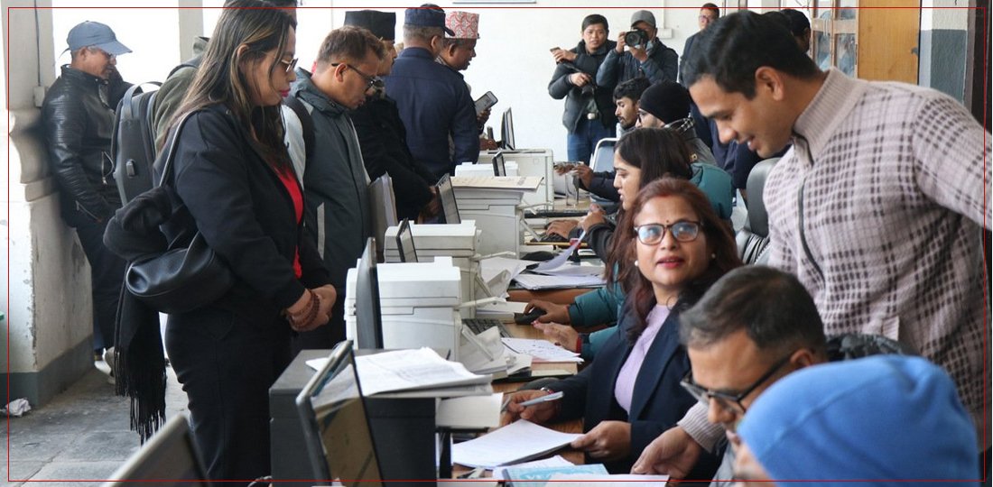   समानुपातिक उम्मेदवारको बन्दसूची बुझाउने अन्तिम दिन आयोगमा चहलपहल, तस्बिरहरू
