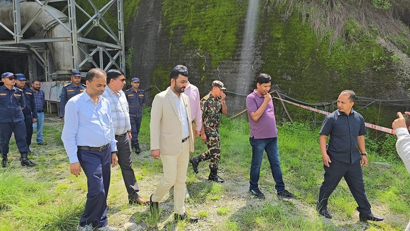 खानेपानी मन्त्रीद्वारा मेलम्चीको सुरुङ निरीक्षण