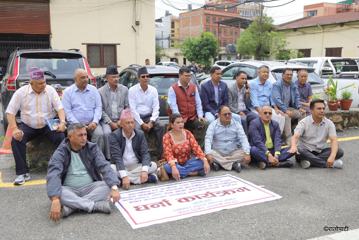 nirman byawasayi dharna (1)