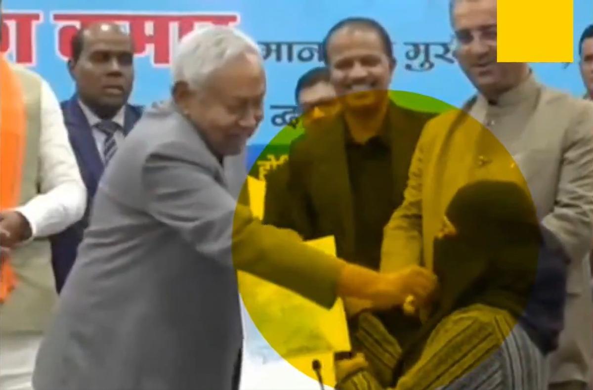   महिला डाक्टरको हिजाब तानेपछि बिहारका मुख्यमन्त्री नीतीश कुमार विवादमा