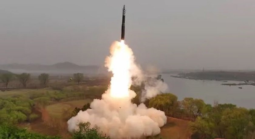 उत्तर कोरियाद्वारा ब्यालेस्टिक मिसाइल प्रक्षेपण