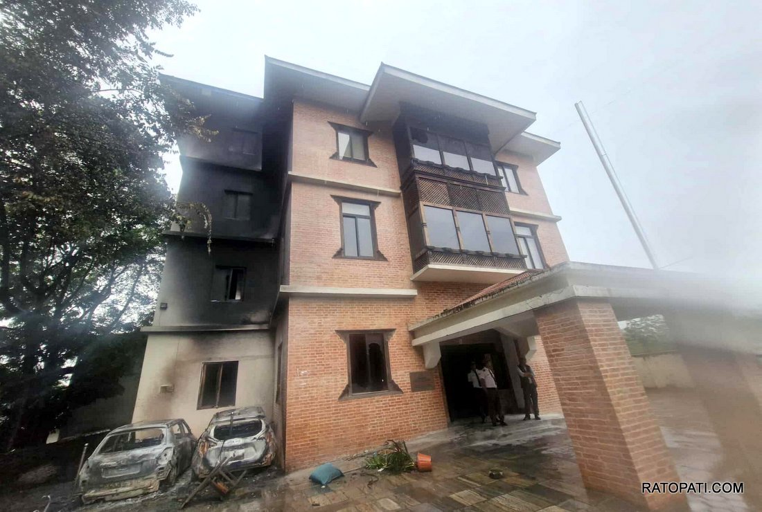   आगजनीबाट एनआरएनएको भवनमा क्षति,  दुई वटा गाडी पनि जले