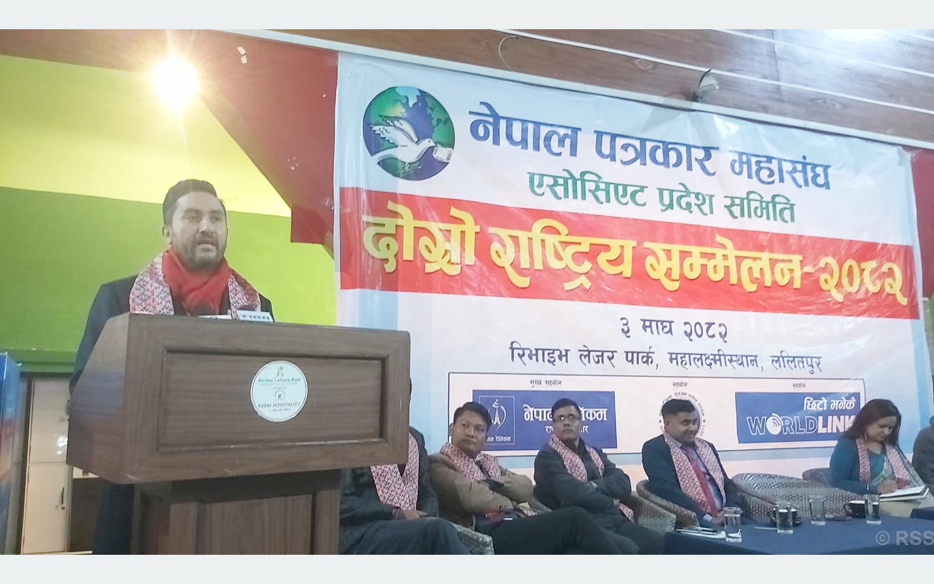 पत्रकारले देश चलाउन सक्दैनन् भन्ने मान्यता तोडिएको छ : सञ्चारमन्त्री खरेल