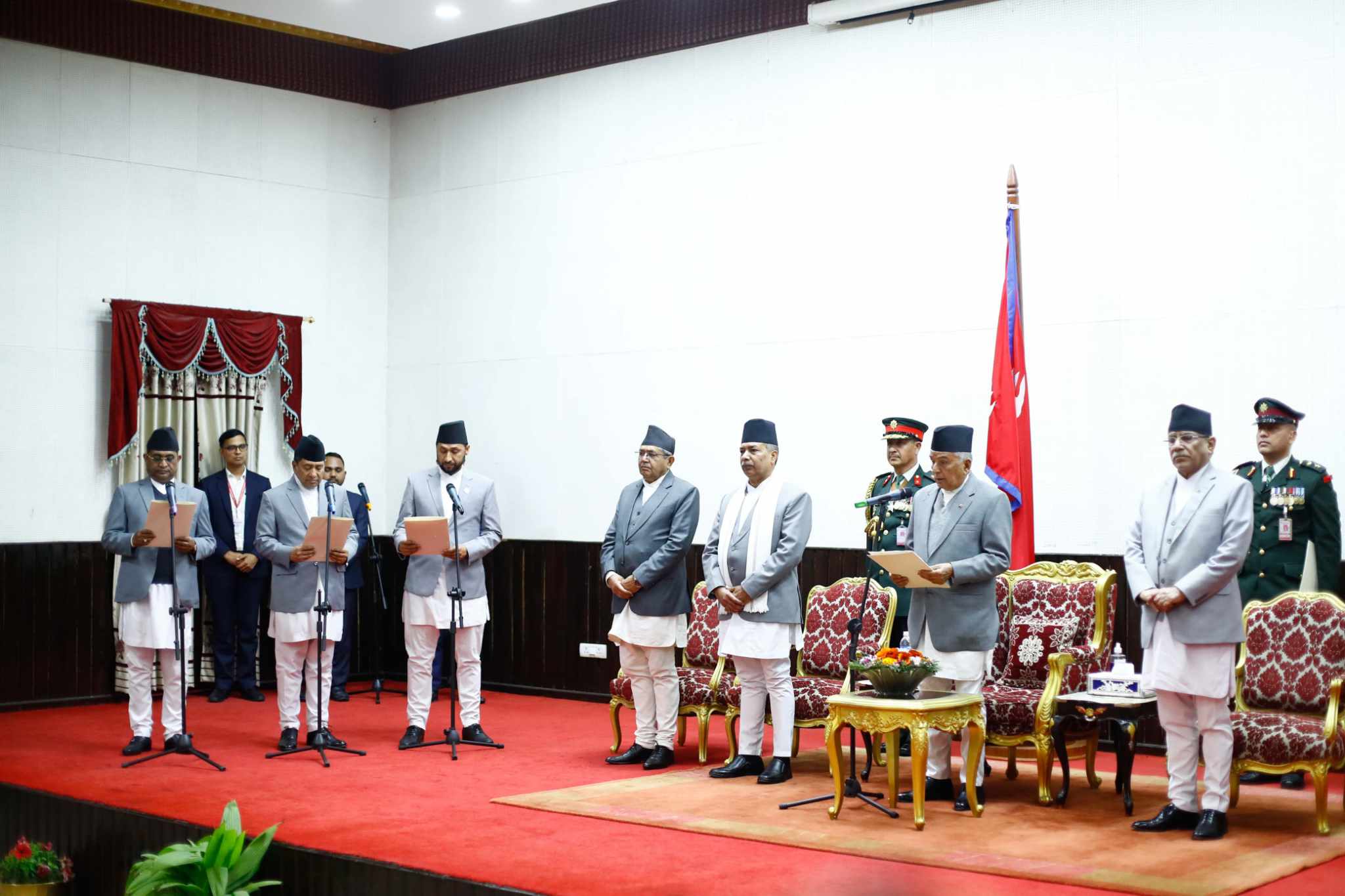 प्रचण्ड नेतृत्वको मन्त्रिपरिषद्‍मा तीन जना उपप्रधानमन्त्री