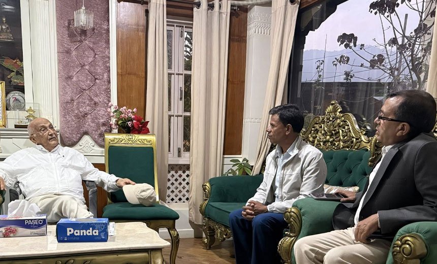   स्वास्थ्यलाभ गरिरहेका अध्यक्ष ओलीको प्रस्टोक्ति: एमालेको नीति र नेतृत्व स्वीकारे मात्र एकता सम्भव