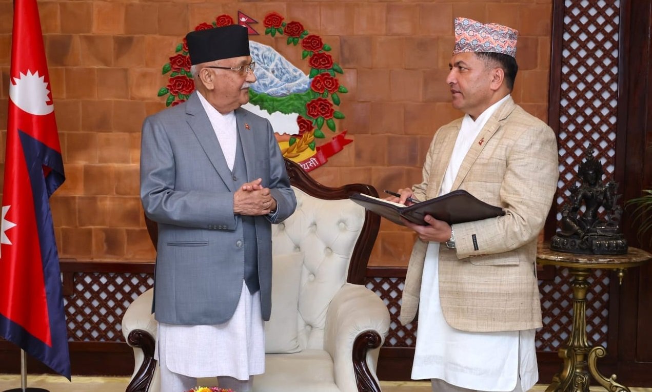   मुख्यसचिव अर्याललाई बधाई दिँदै प्रधानमन्त्री ओलीले भने–हरेक निकायलाई जबाफदेही बनाउनुस्