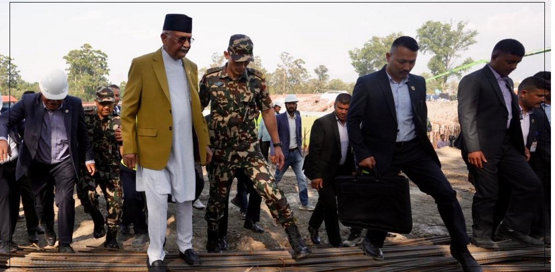 प्रधानमन्त्रीद्वारा त्रिवि क्रिकेट मैदानमा निर्माणाधीन प्यारापिटको निरीक्षण (तस्बिरहरू)