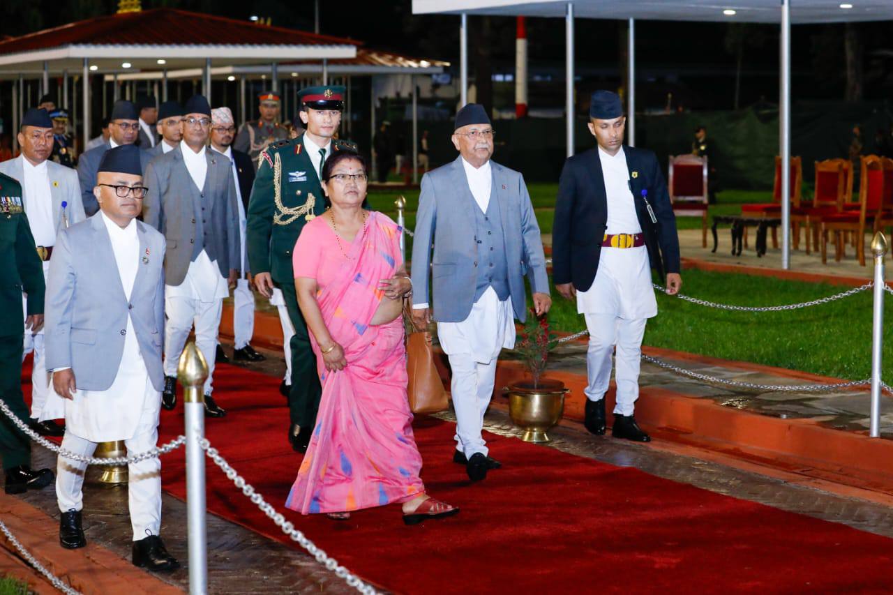 Oli returns to nepal (1)