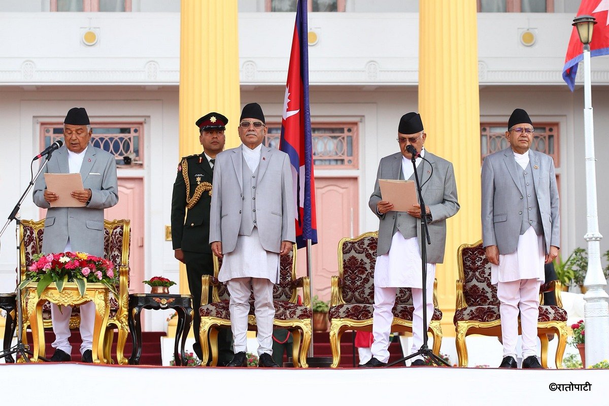 नवनियुक्त प्रधानमन्त्री ओलीले लिए शपथ