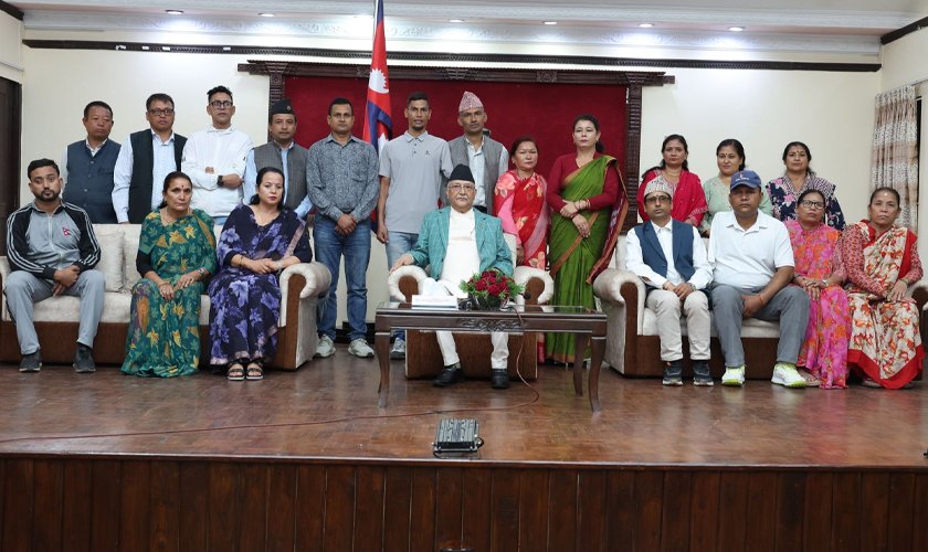   प्रधानमन्त्रीसँग द्वन्द्व पीडितको माग : बाँकी रकम निकासा होस्