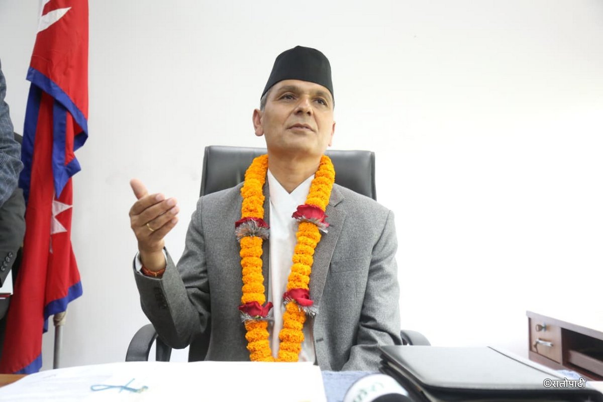   पदभार ग्रहण गर्दै गृहमन्त्रीले गरे तीन निर्णय