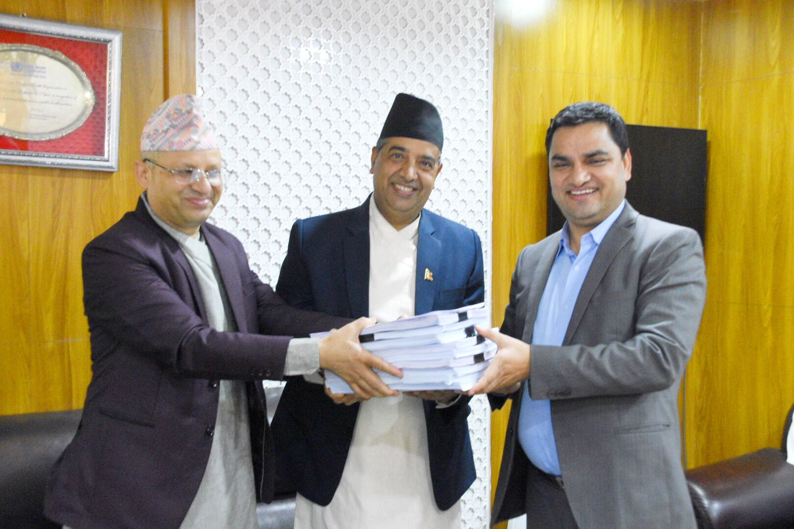 सङ्घीय अस्पतालहरूमा दुई हजार बढी स्वास्थ्य जनशक्ति थप्ने स्वास्थ्य मन्त्रालयकाे तयारी