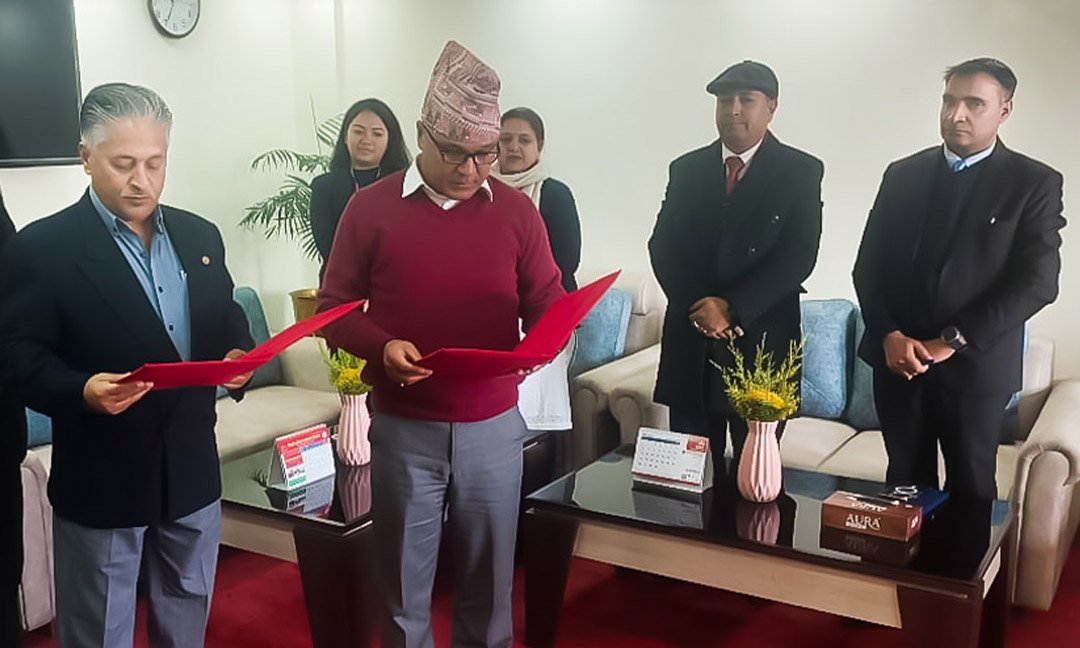महालक्ष्मी विकास बैंकका अध्यक्ष राजेश उपाध्यायद्वारा शपथ ग्रहण