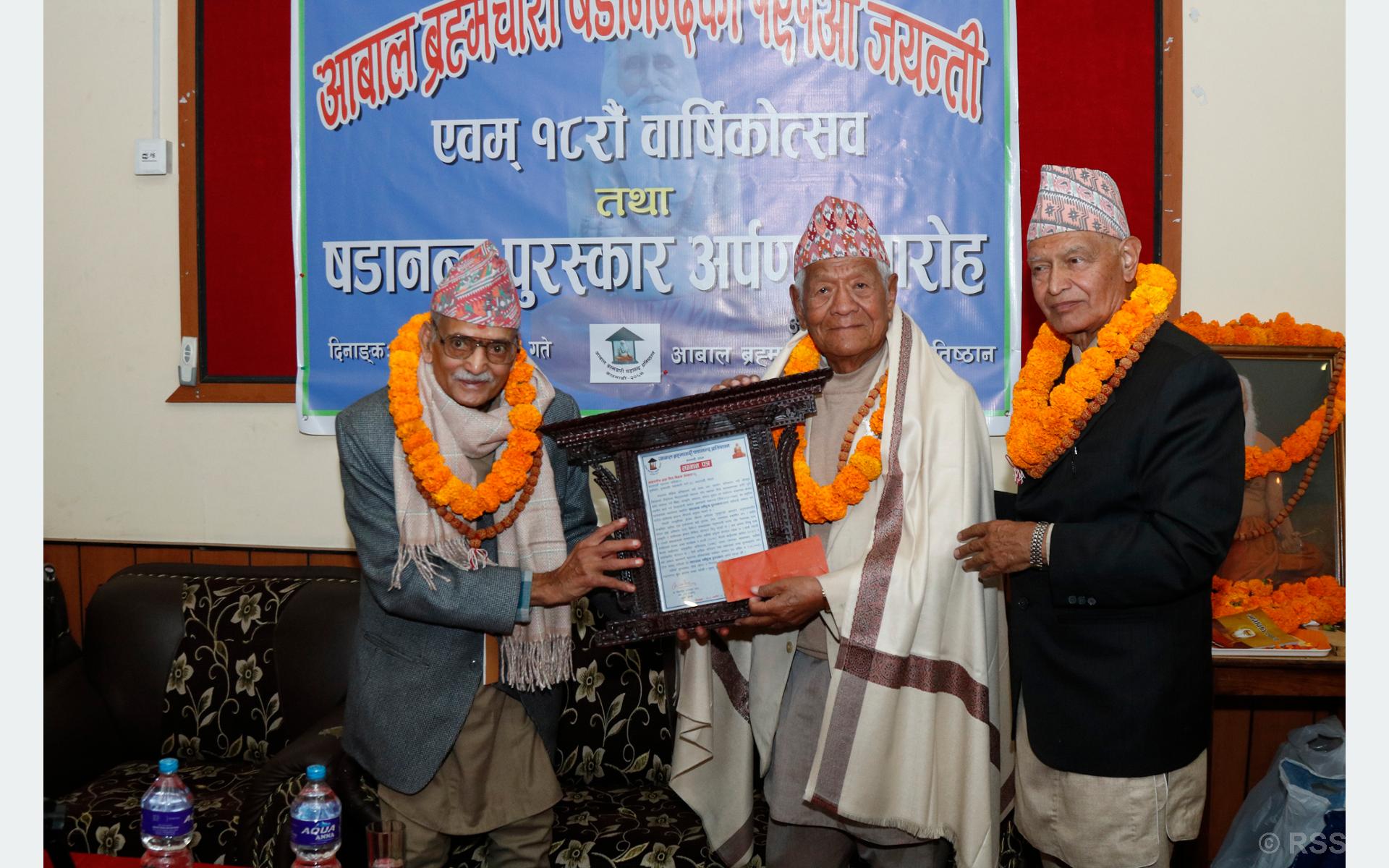   मुन्धुम संस्कृतिविद् तथा साहित्यकार बैरागी काइँला सम्मानित