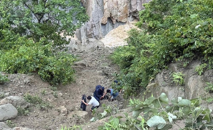   सिद्धबाबामा पहिरो खस्दा श्रीमानको मृत्यु, श्रीमती गम्भीर घाइते