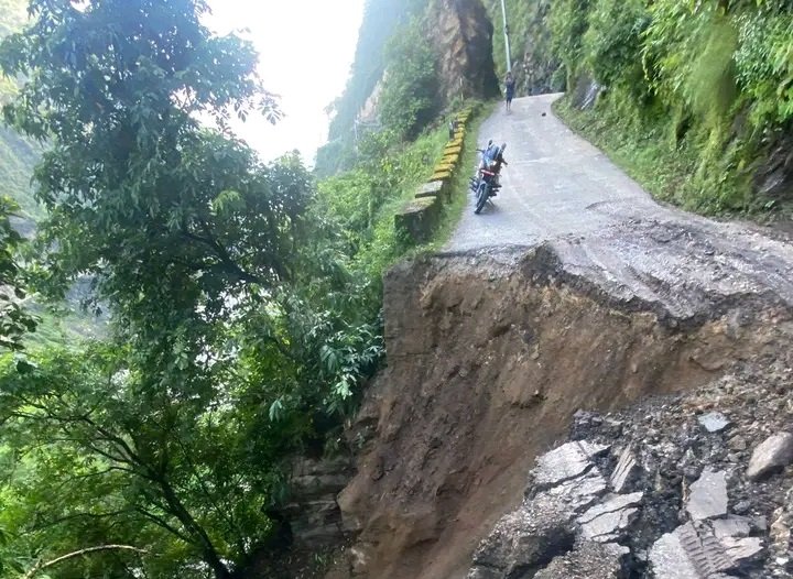   अवरुद्ध कर्णाली राजमार्ग खुल्यो