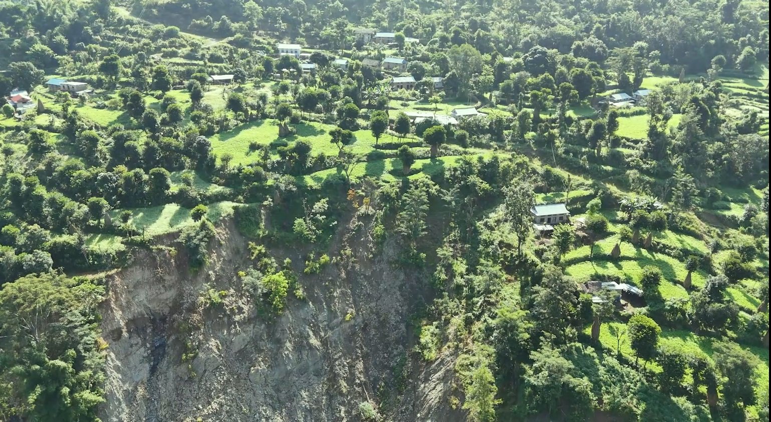   सुनापतिका ७७ परिवार पहिरोको जोखिममा