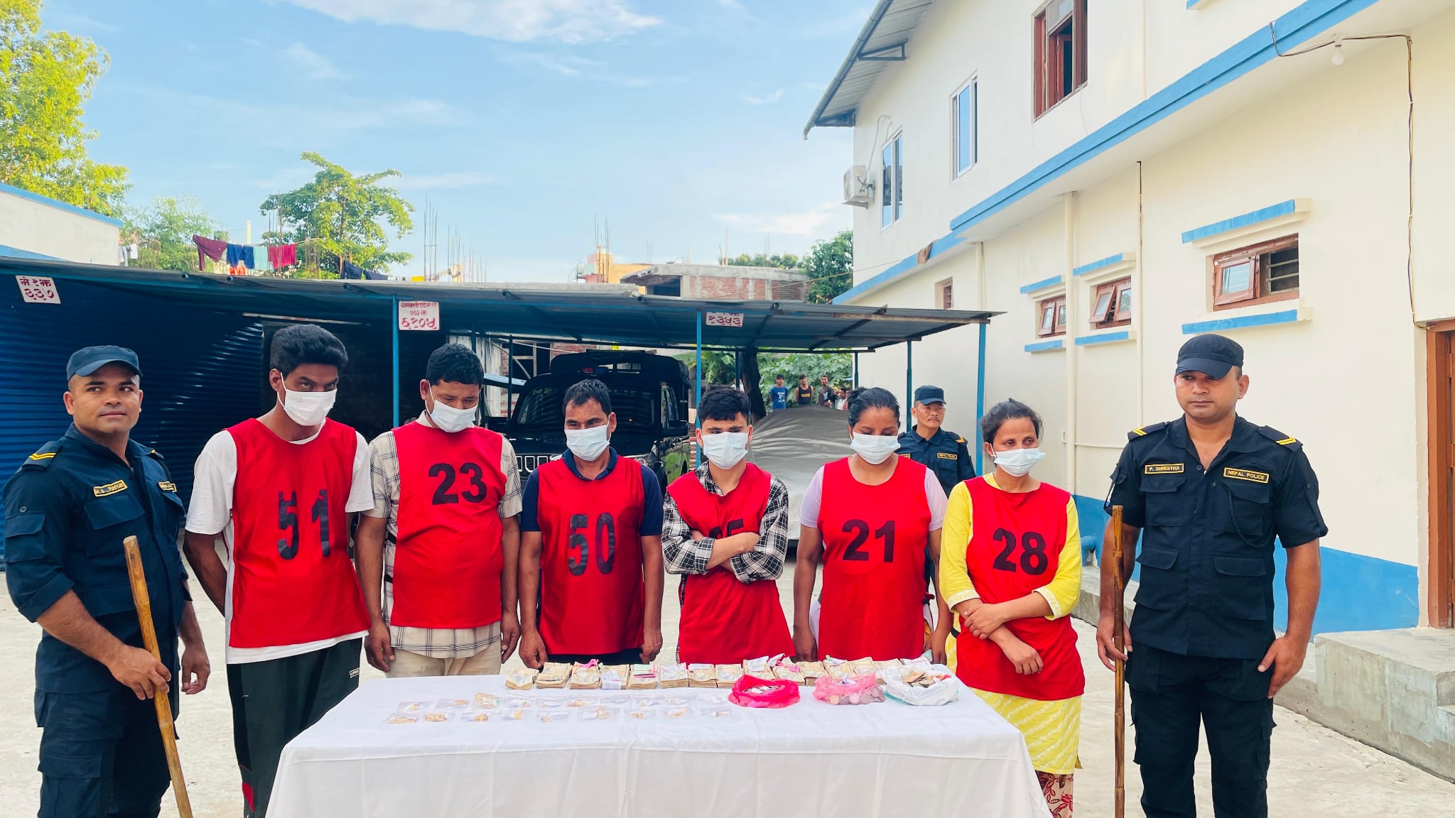 भारतबाट चोरेर ल्याइएका १५ तोलाभन्दा बढी सुनका गहनासहित ६ जना पक्राउ