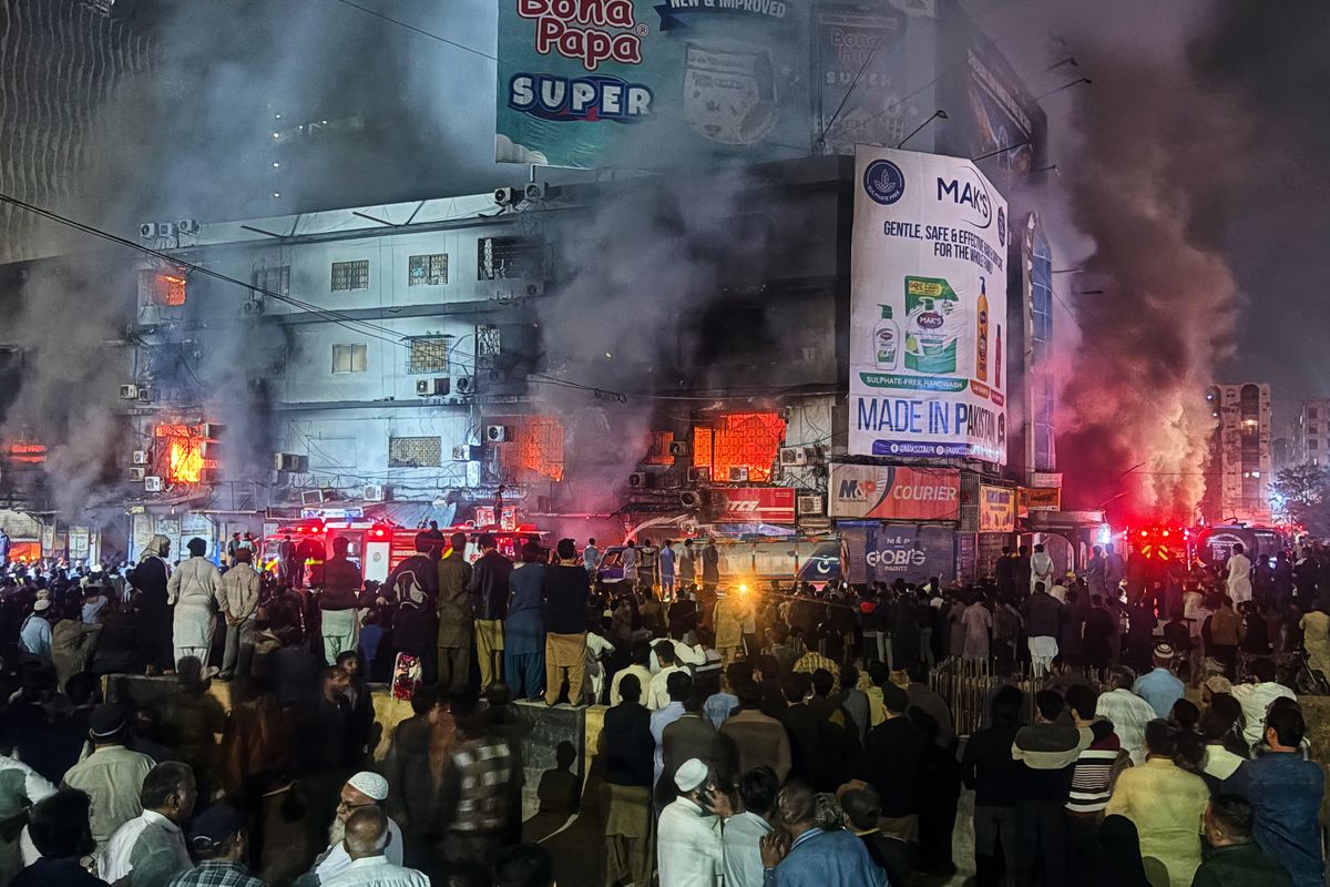   पाकिस्तानको कराँचीस्थित मलमा लागेको आगलागीमा मर्नेकाे सङ्ख्या ६७ पुग्यो