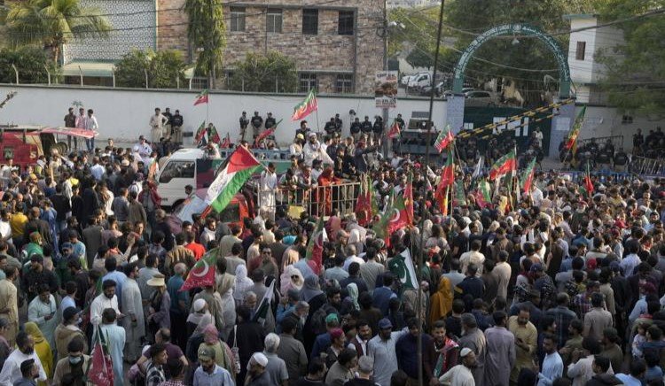 पाकिस्तानको चुनावी नतिजालाई लिएर विरोध प्रदर्शन, ‘एक्स’को सेवा प्रभावित