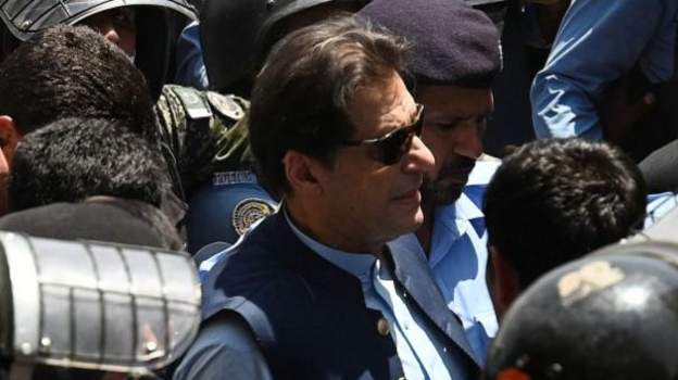 इमरान खान जेलभित्रको झिँगा र लामखुट्टेले आजित : वकिललाई भने, ‘मलाई यहाँबाट निकाल’