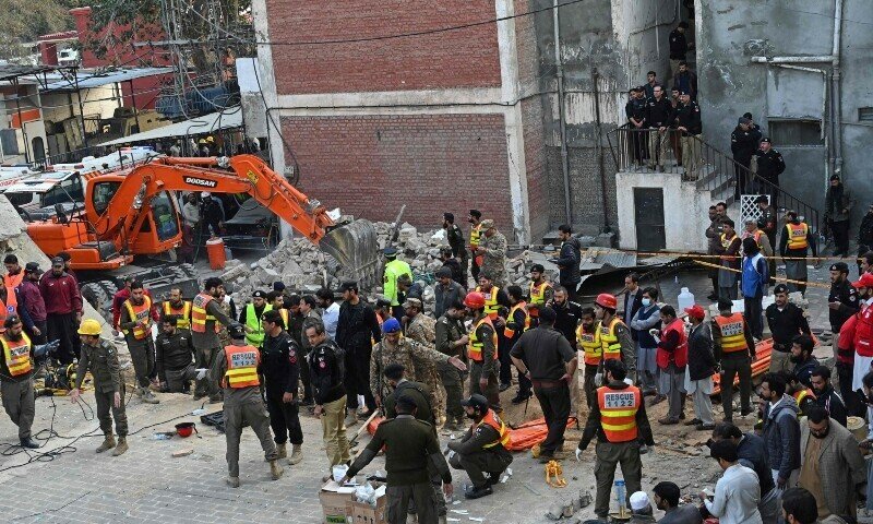 पाकिस्तानको मस्जिद विस्फोटमा मृत्यु हुनेको सङ्ख्या ९२ पुग्यो