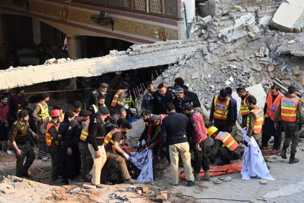 अपडेट: पाकिस्तानको पेशावर आक्रमणमा कम्तीमा ५९ जनाको मृत्यु, उच्च सुरक्षा क्षेत्रमा विस्फोट