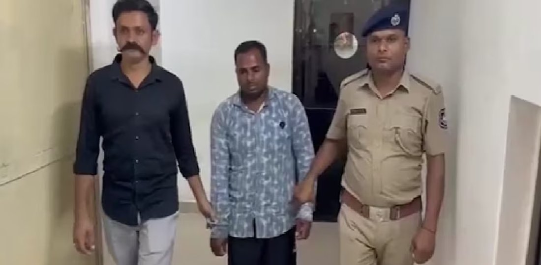 पति छोडेर प्रेमीसँग बसेकी महिलाका दुई नाबालिग छोरी भए गर्भवती, खुल्यो यस्तो रहस्य