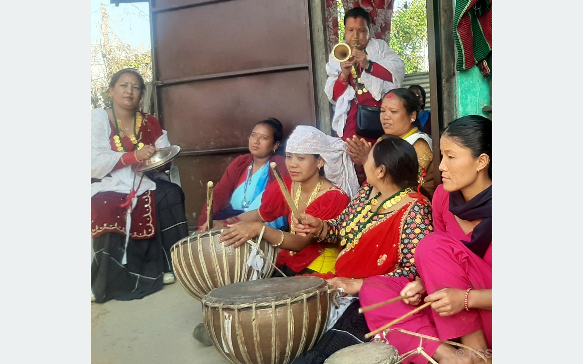 परम्परा धान्न पञ्चेबाजा बजाउँछन् पाल्पाका महिला