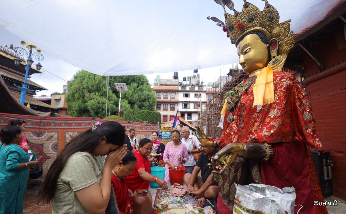   यल पञ्चदानको अवसरमा विहारबाट निकालिए बुद्धका मूर्ति (तस्बिरहरू)