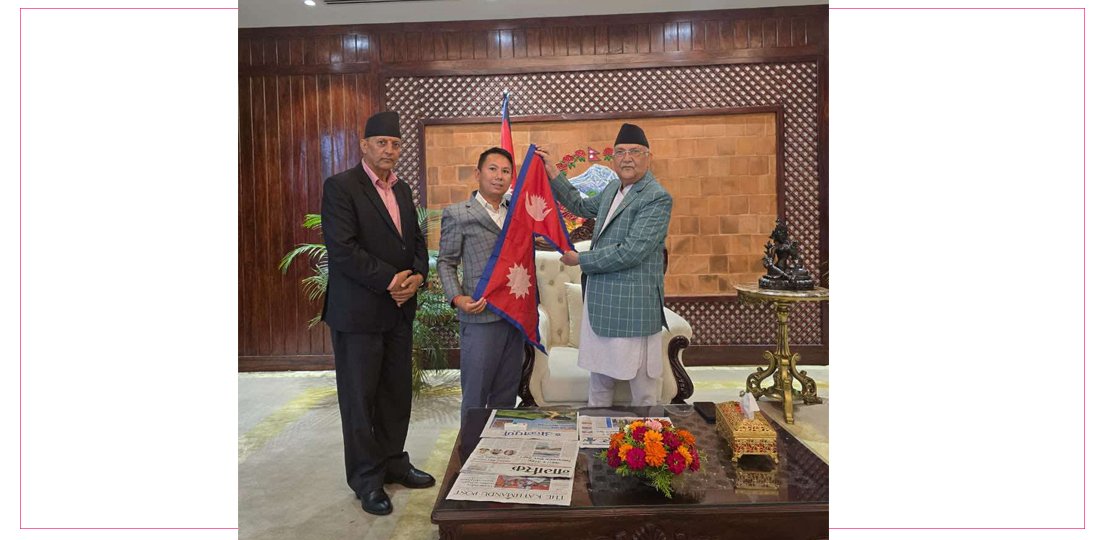   जलवायु परिवर्तनको मुद्दा बोकेर इन्डोनेसियाको हिमाल आरोहण गर्दै पर्वतारोही पाण्डे
