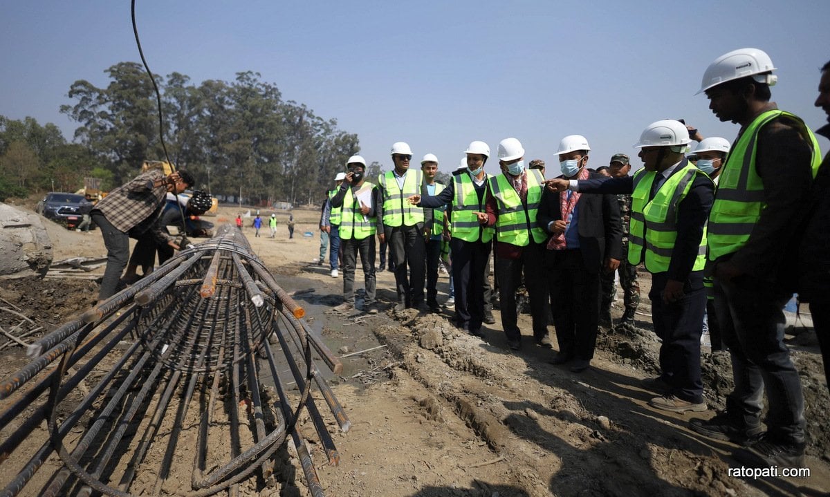 उपप्रधानमन्त्री सिंह र खेलकुदमन्त्री चौधरीद्वारा त्रिवि खेल मैदानको प्यारापिट अवलोकन (तस्बिरहरू)