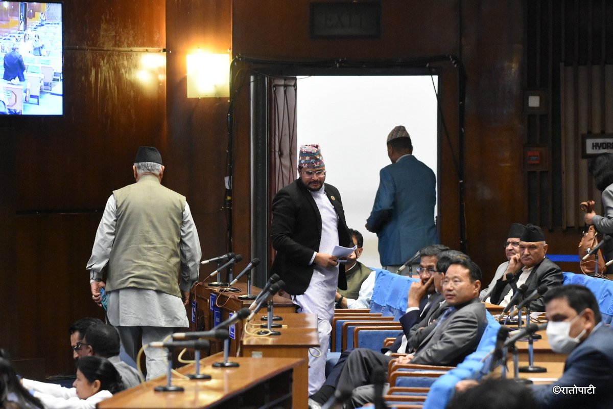 parliament meeting (2)