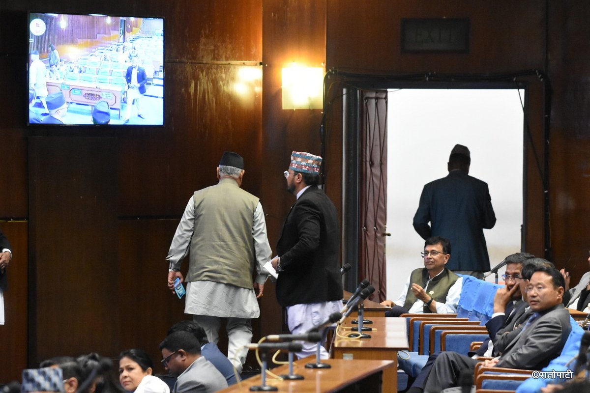 parliament meeting (3)