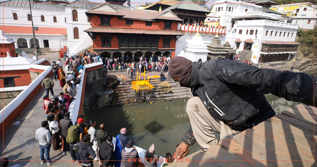   पशुपतिनाथ मन्दिर परिसरमा महाशिवरात्रि पर्वको तयारी तीव्र, तस्बिरहरू