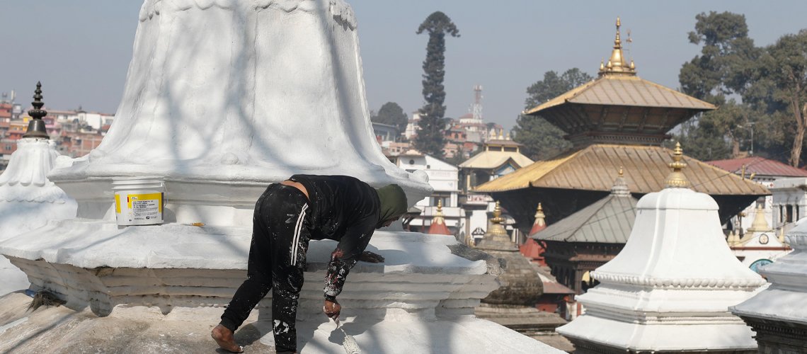 महाशिवरात्रिका लागि पशुपति क्षेत्रका मठमन्दिरको रङरोगन, तस्बिरमा हेर्नुहोस्