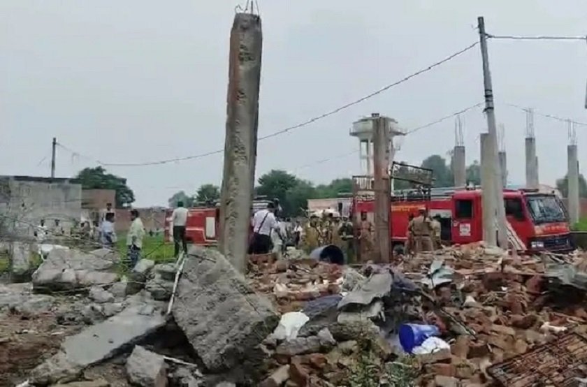 लखनउको पटखा कारखानामा विस्फोट, फ्याक्ट्री मालिक–पत्नीसमेत चारको मृत्यु