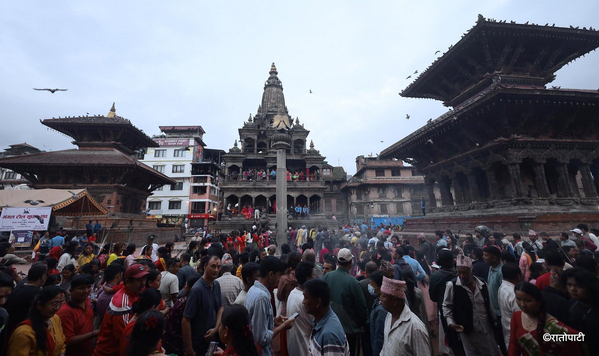   श्रीकृष्ण जन्माष्टमीको अवसरमा पाटनको कृष्ण मन्दिरमा श्रद्धालुहरूको भीड (तस्बिरहरू)