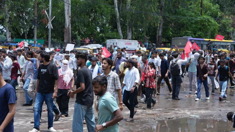 दिल्लीका प्रदर्शनकारी छात्रको समर्थनमा पटनामा प्रदर्शन, प्रहरीद्वारा पानीको फोहोरा र अश्रुग्यास प्रहार
