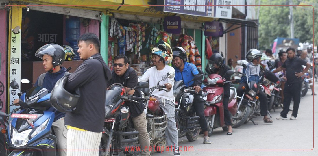मूल्य घटेसँगै यस्तो देखियो काठमाडौँका पेट्रोल पम्पको द‌ृश्य
