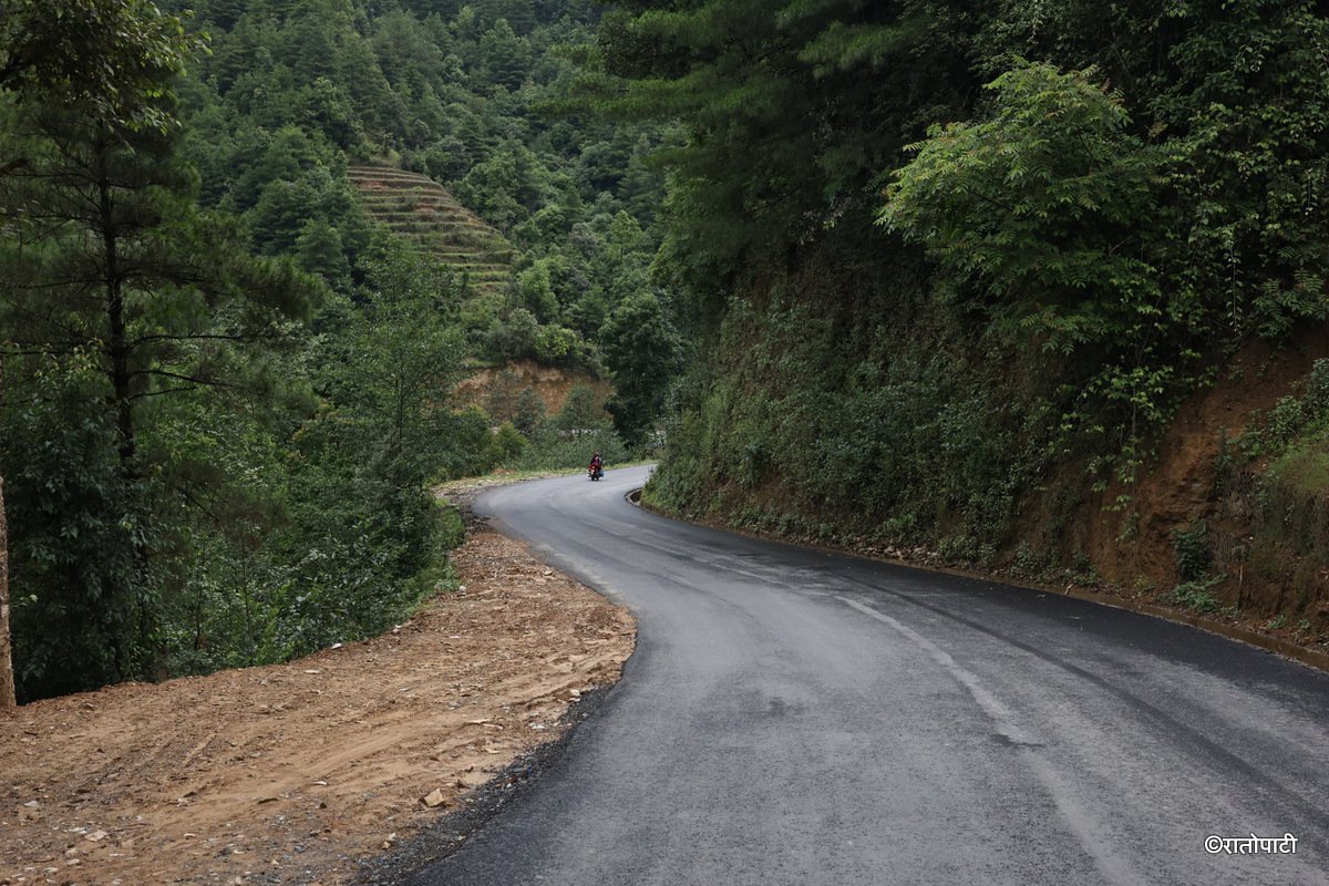   एक हजार ८०० मिटर सडक आठ वर्षदेखि अलपत्र