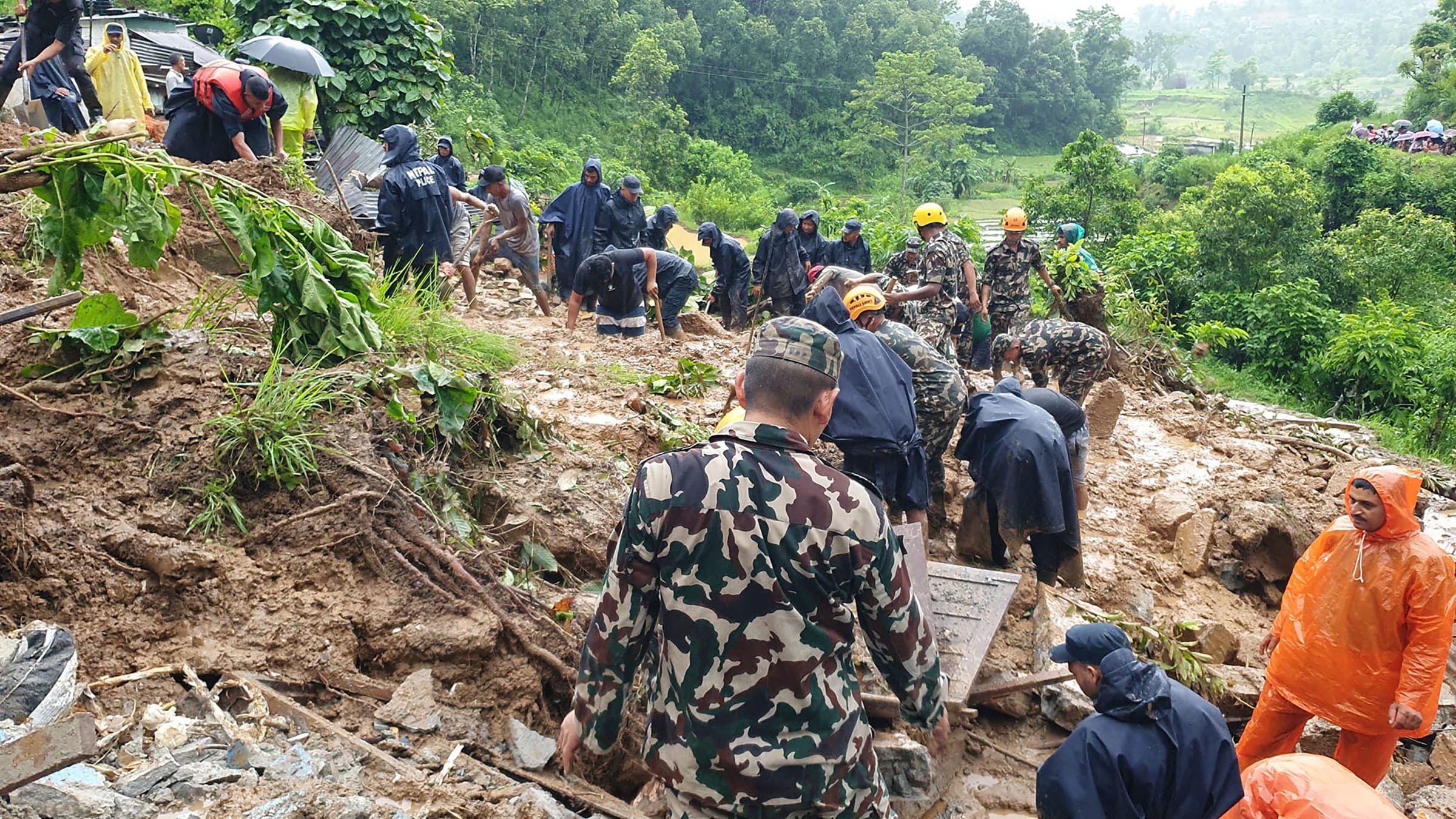 पहिरोमा पुरिएर ७ जनाको मृत्यु