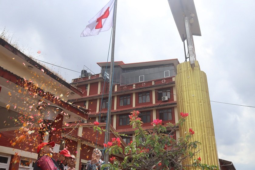   झन्डोत्तोलन गर्दै मनाइयो नेपाल रेडक्रस स्थापना दिवस