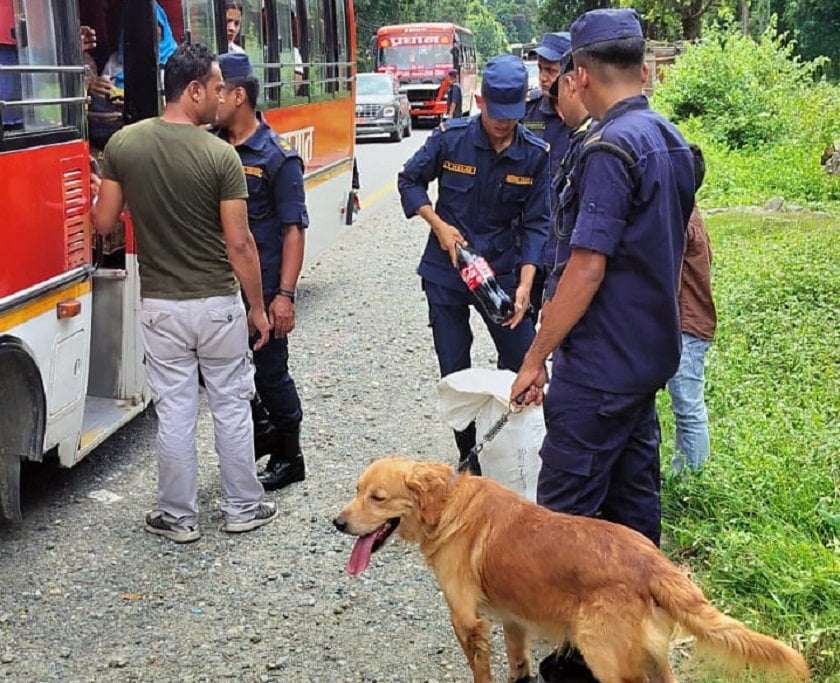 चाडपर्वलाई लक्षित गर्दै धरानमा तालिम प्राप्त कुकुरसहित चेकजाँच सुरु