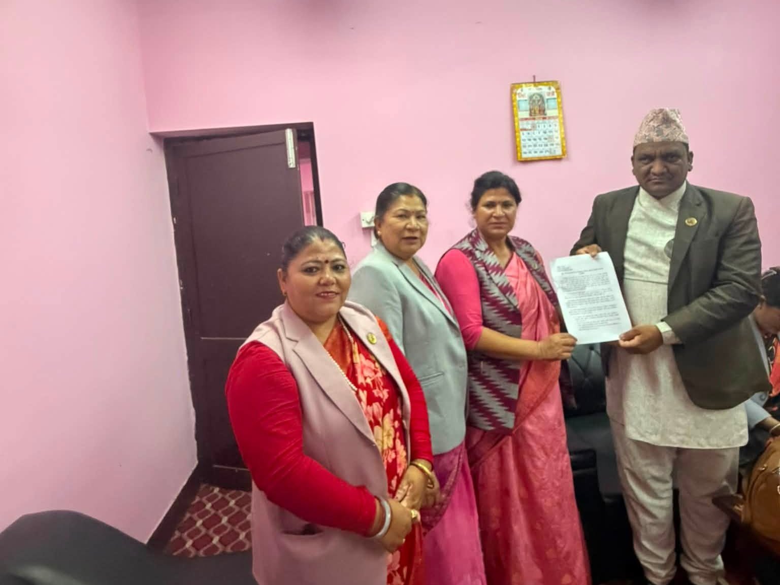 कर्णालीको लोकप्रिय ‘बैंक खाता छोरीको’ कार्यक्रम हटाइएपछि महिला सांसद आक्रोशित
